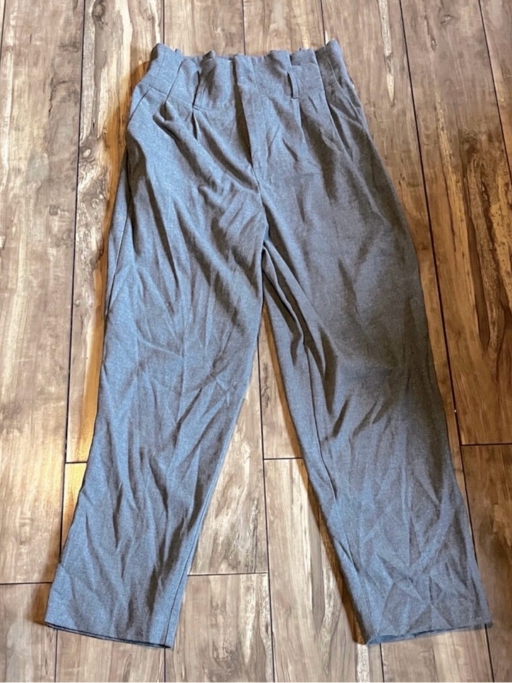 H&M gray high-waisted pleated paperbag trousers size 6